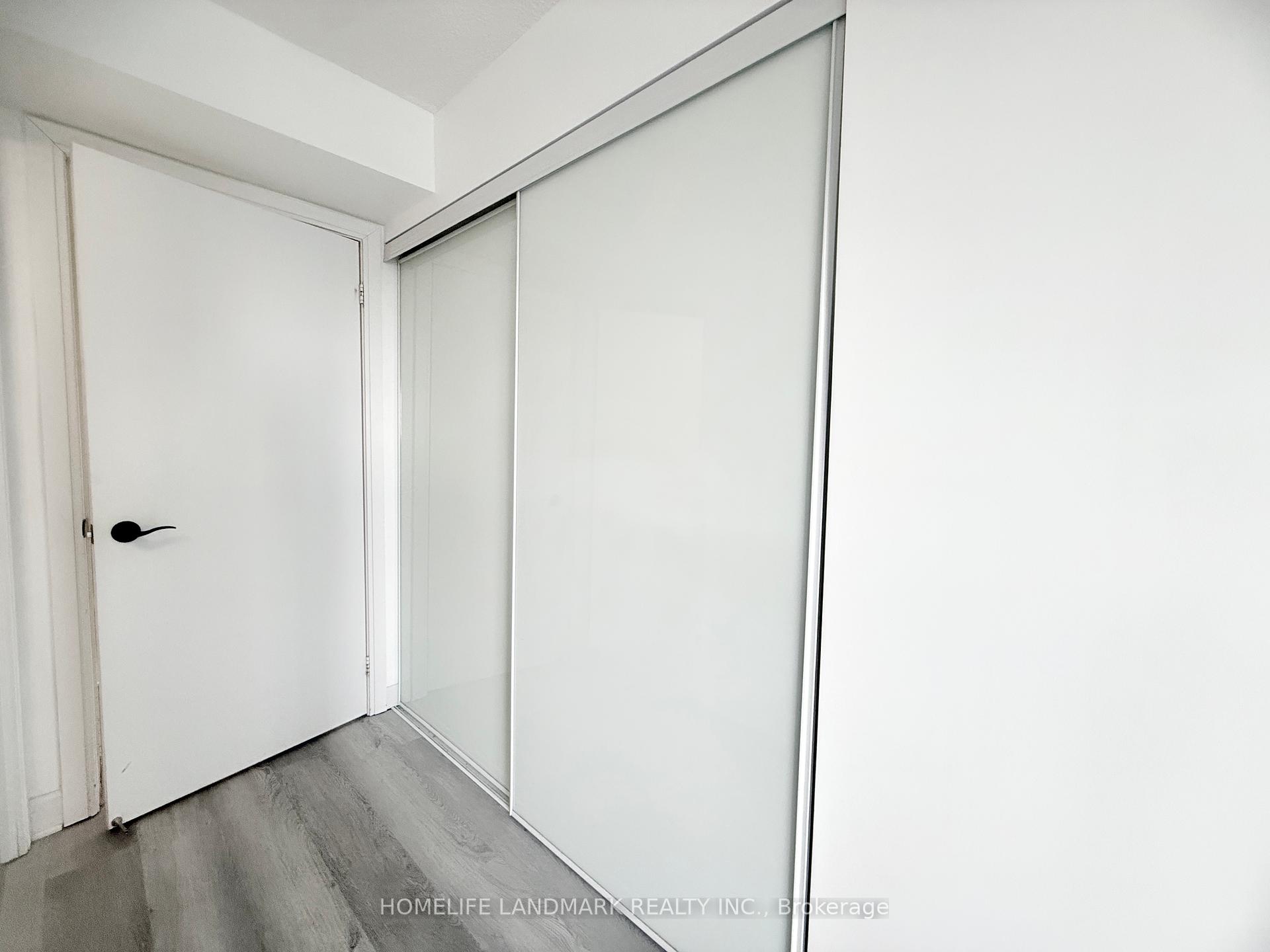 2 Bedrooms Condo at 255 Village Green,  Toronto For sale