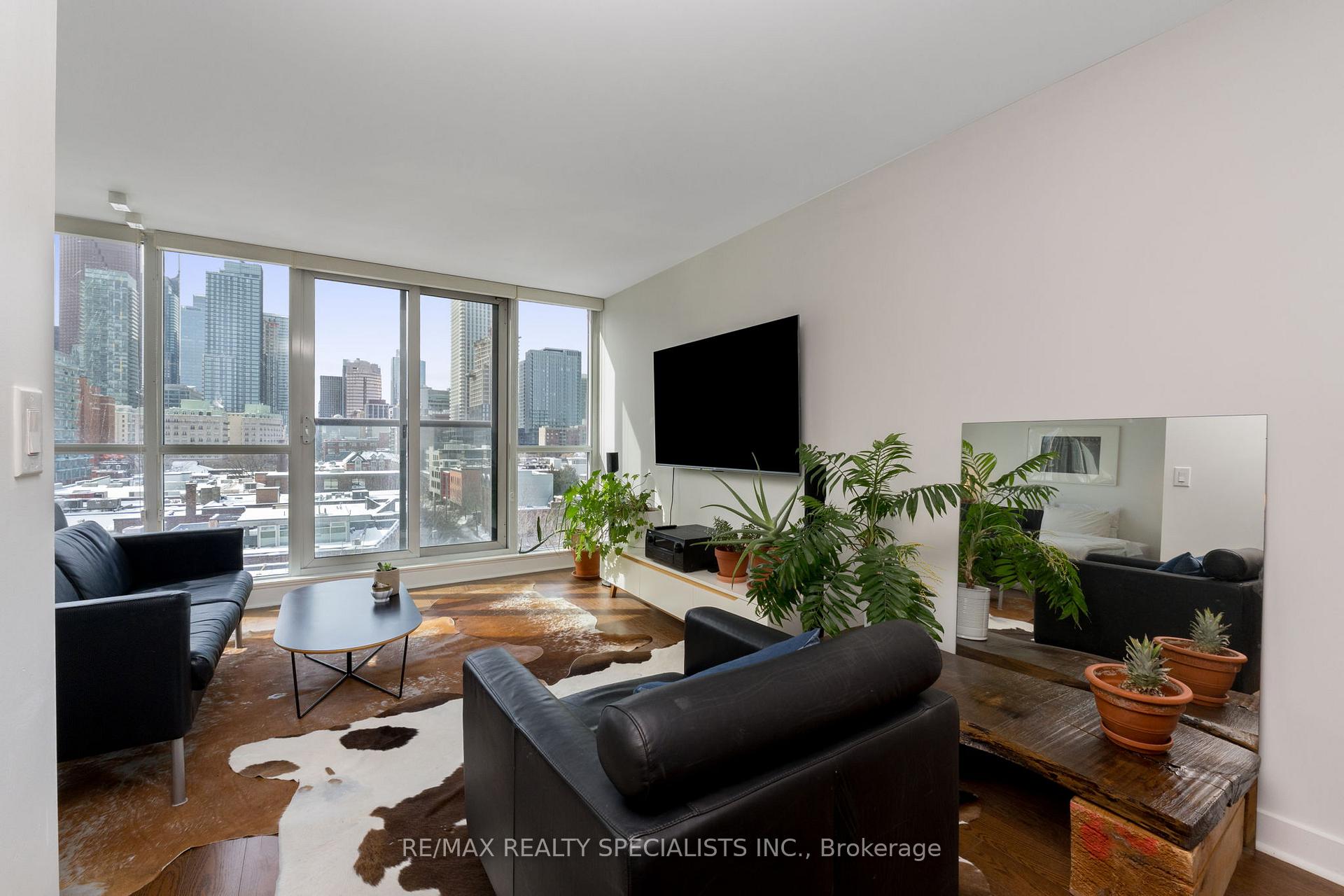 2 Bedrooms Condo at 320 Richmond, Toronto For sale