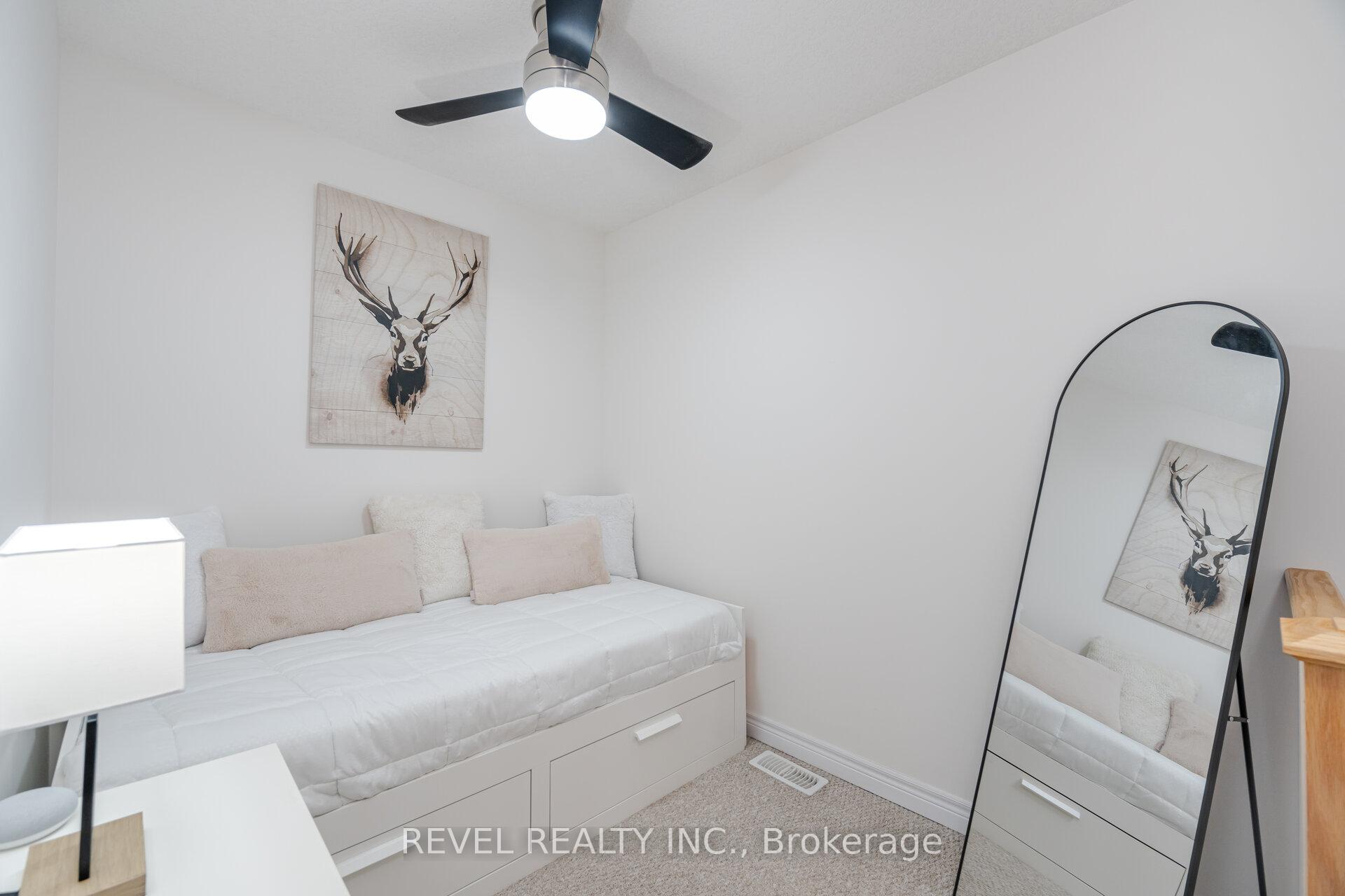 3 Bedrooms Condo at 316 Humphrey, Hamilton For sale