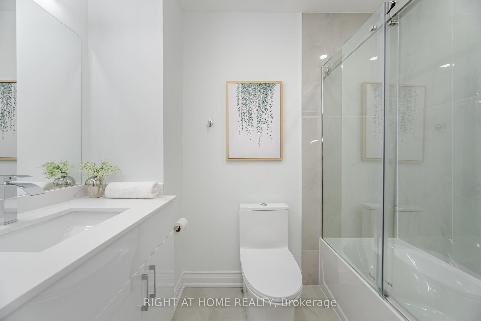 3 Bedrooms Condo at 3600 Colonial, Mississauga For sale