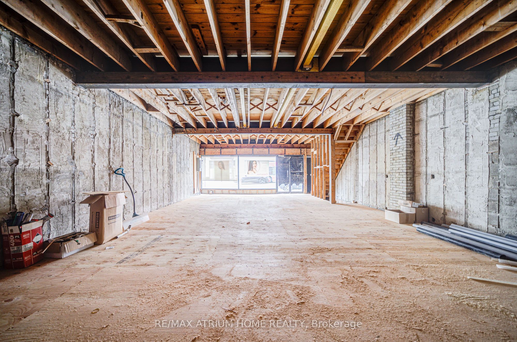 1685 Avenue Road, #Main