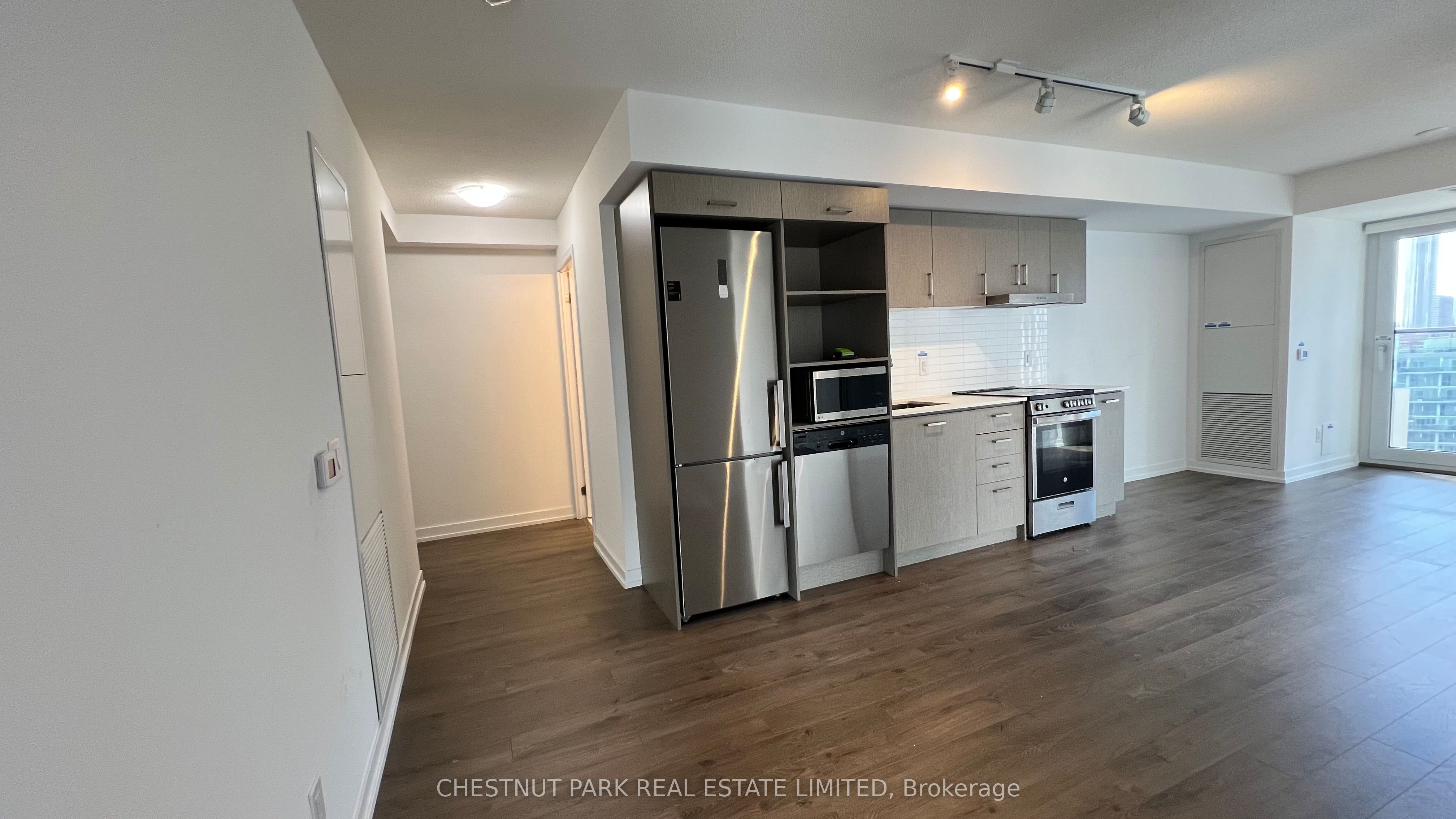 219 Dundas Street E, #2007