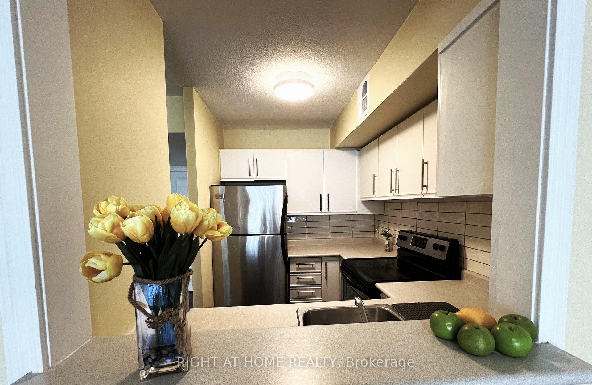 2 Bedrooms Condo at 92 King, Toronto For sale
