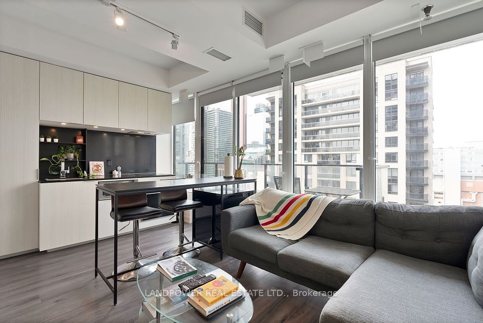 77 Shuter