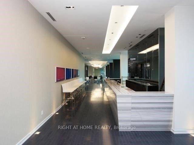 2 Bedrooms Condo at 38 Grenville,  Toronto For sale