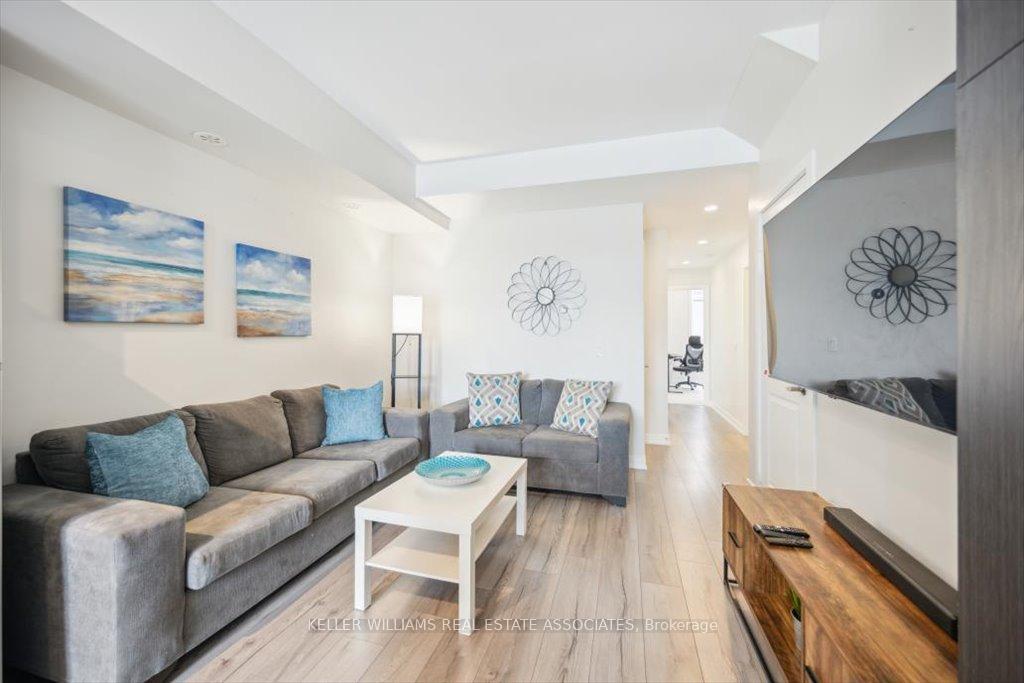 2 Bedrooms Condo at 3058 Sixth,  Oakville For sale