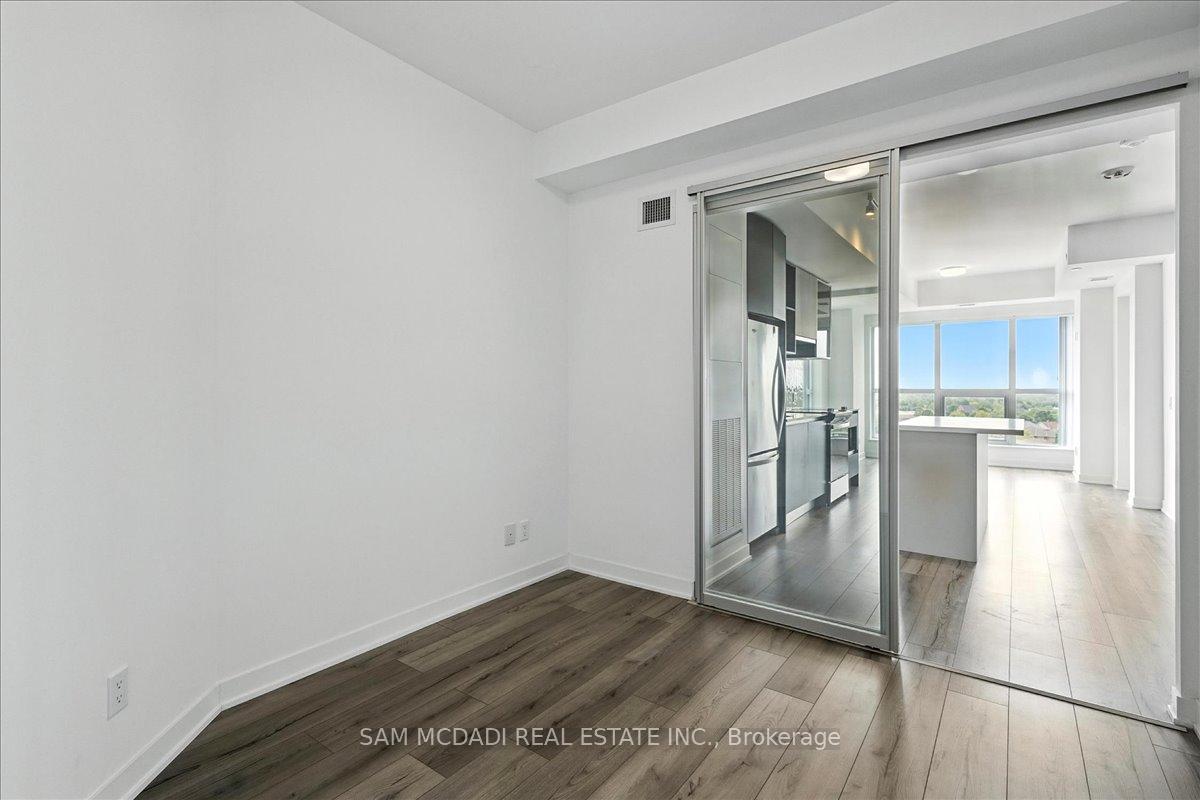 2 Bedrooms Condo at 405 Dundas, Oakville For sale