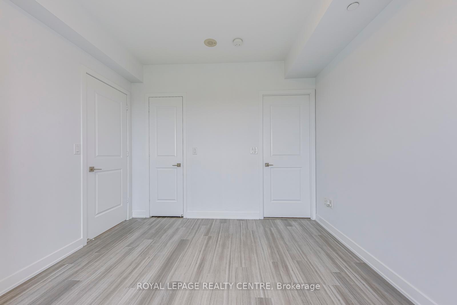 2 Bedrooms Condo at 4633 Glen Erin, Mississauga For sale