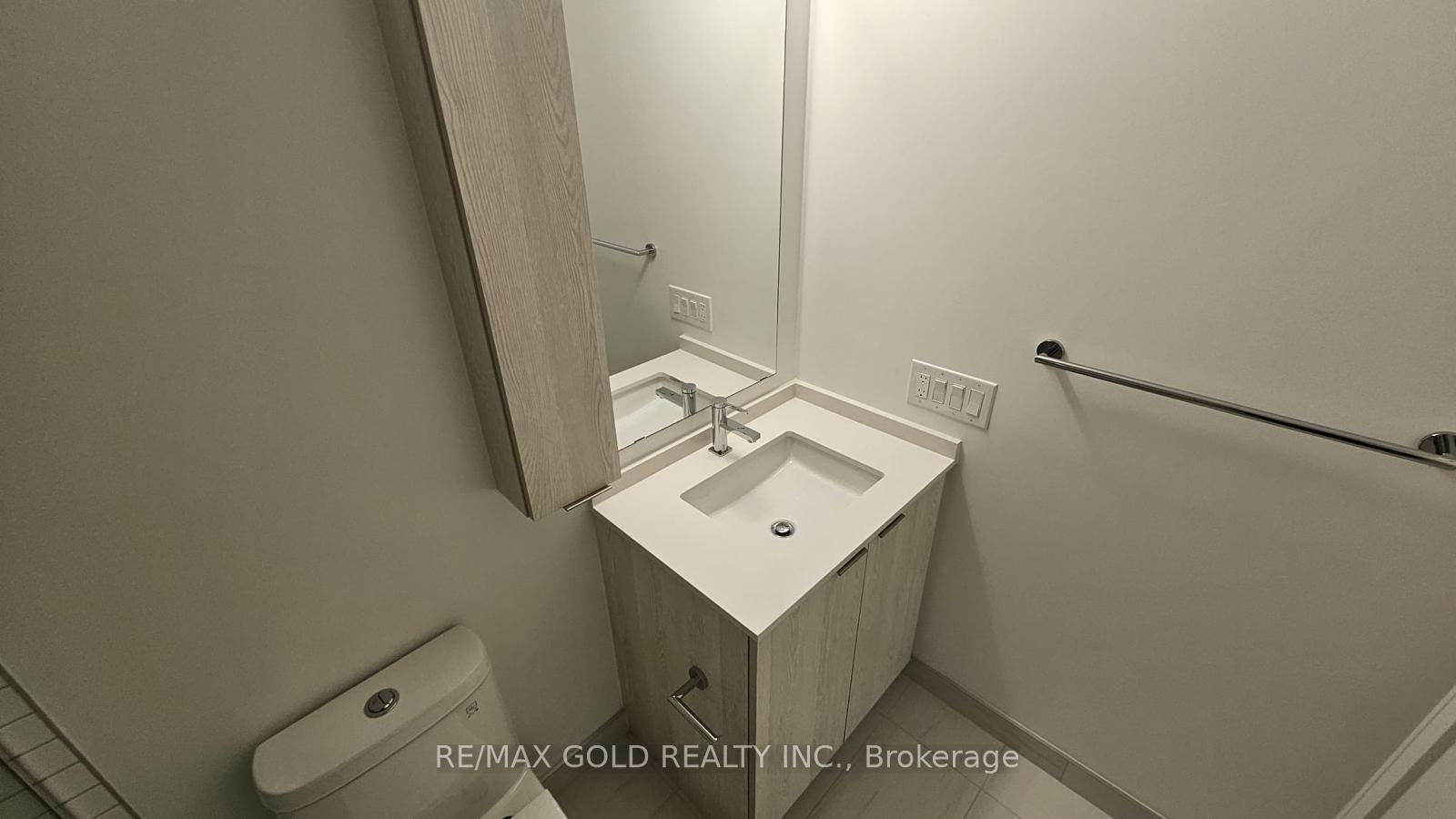 2 Bedrooms Condo at 86 Dundas, Mississauga For sale