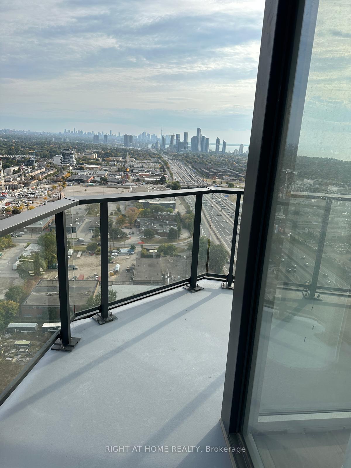 2 Bedrooms Condo at 36 Zorra,  Toronto For sale