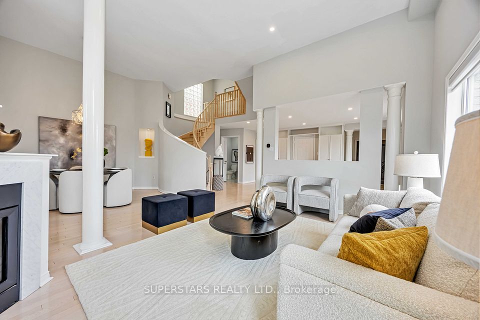85 Queensway