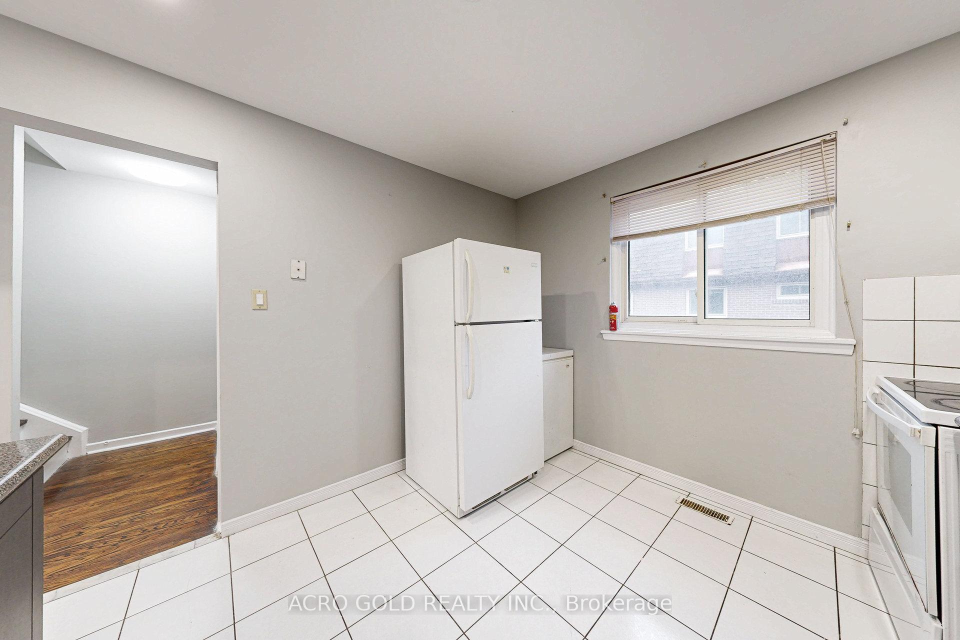 4 Bedrooms Condo at 441 Military,  Toronto For sale