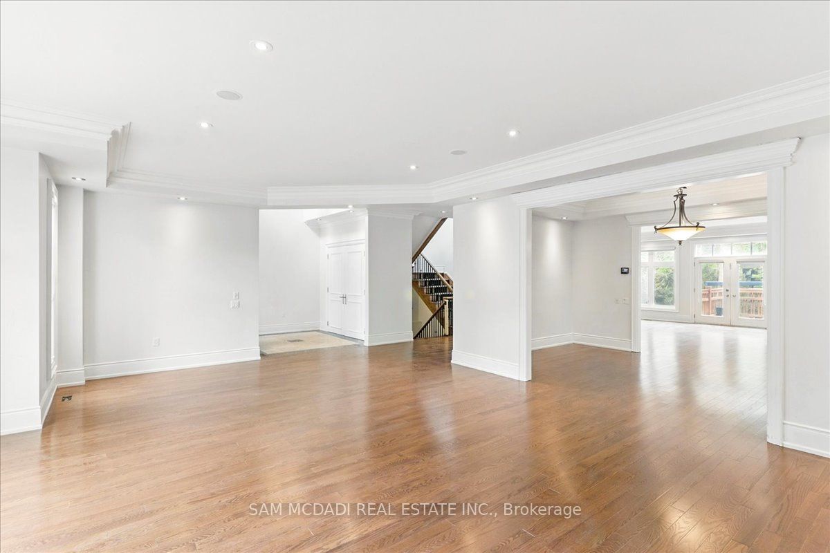 955 Albertson Crescent
