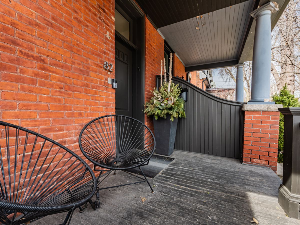 82 Robert Street