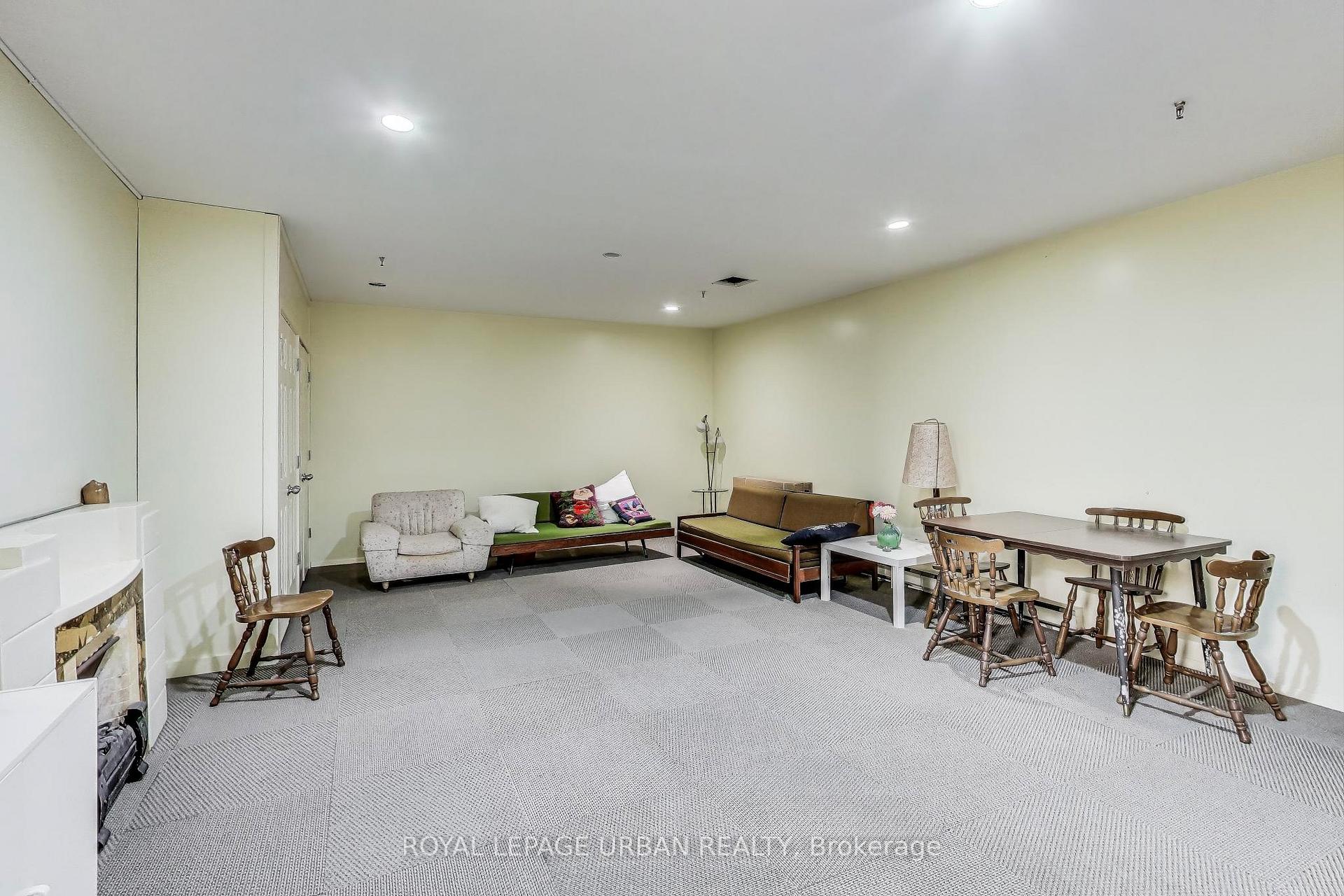 2 Bedrooms Condo at 166 Sherwood, Toronto For sale