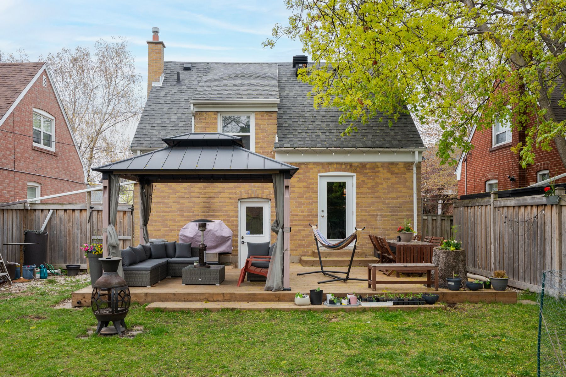 89 Charleswood Drive