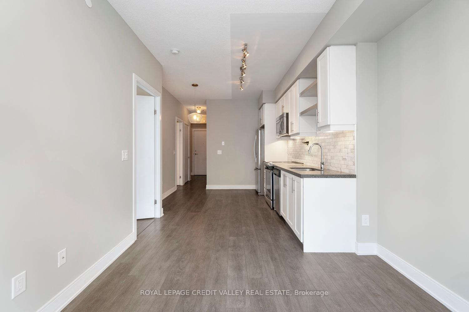 2 Bedrooms Condo at 525 Adelaide, Toronto For sale