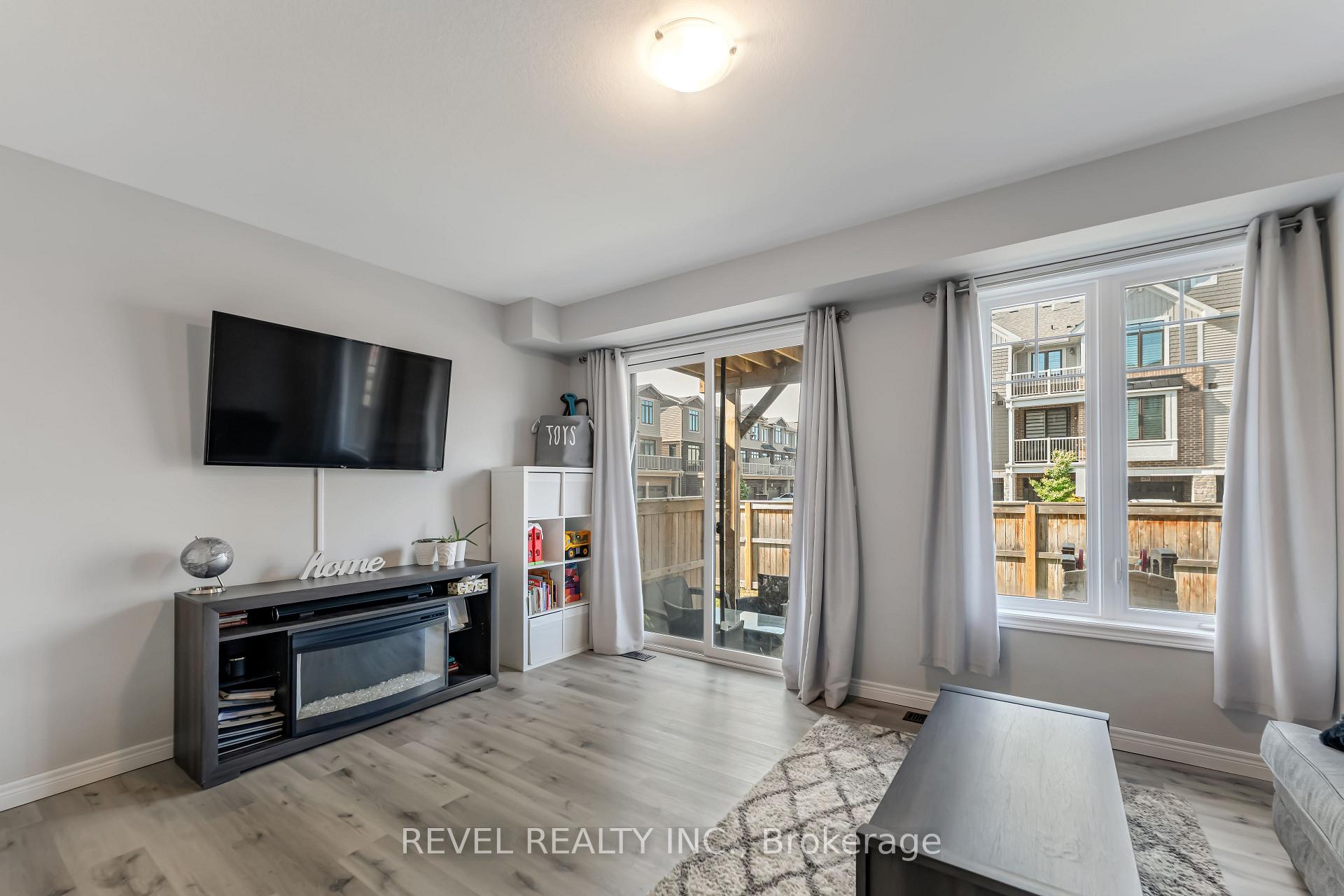 3 Bedrooms Condo at 288 Glover, Hamilton For sale