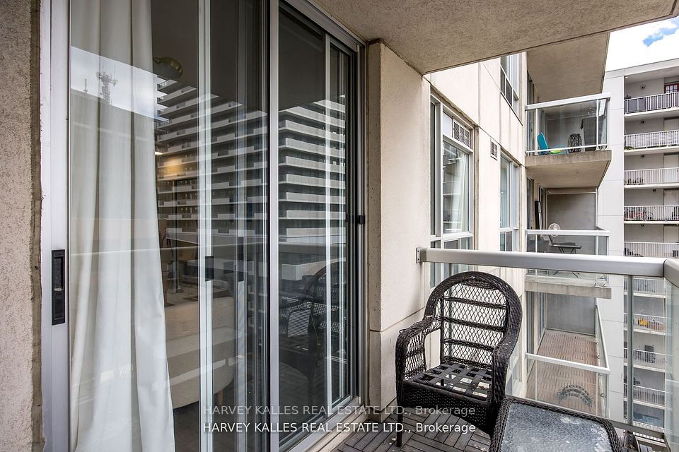 43 Eglinton Avenue E 1201