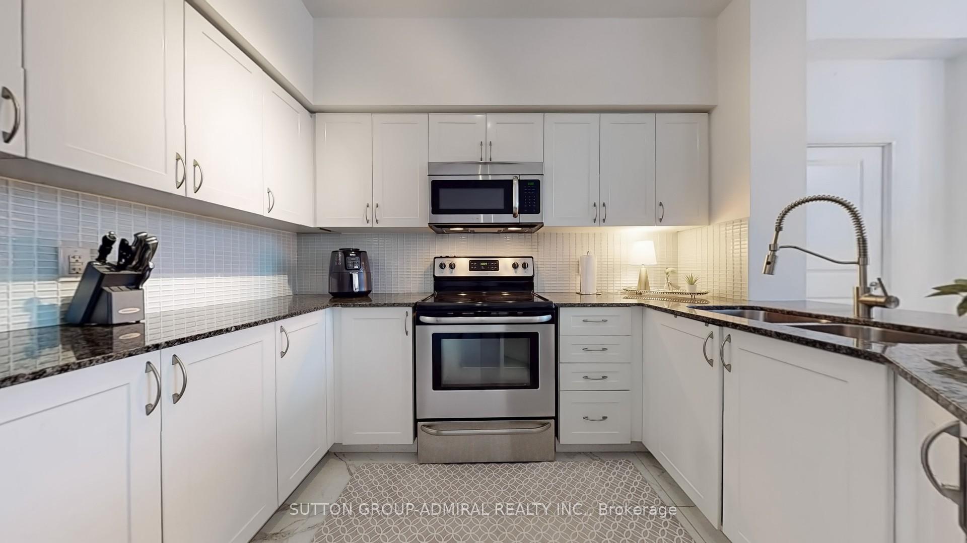 2 Bedrooms Condo at 4700 Highway 7, Vaughan For sale