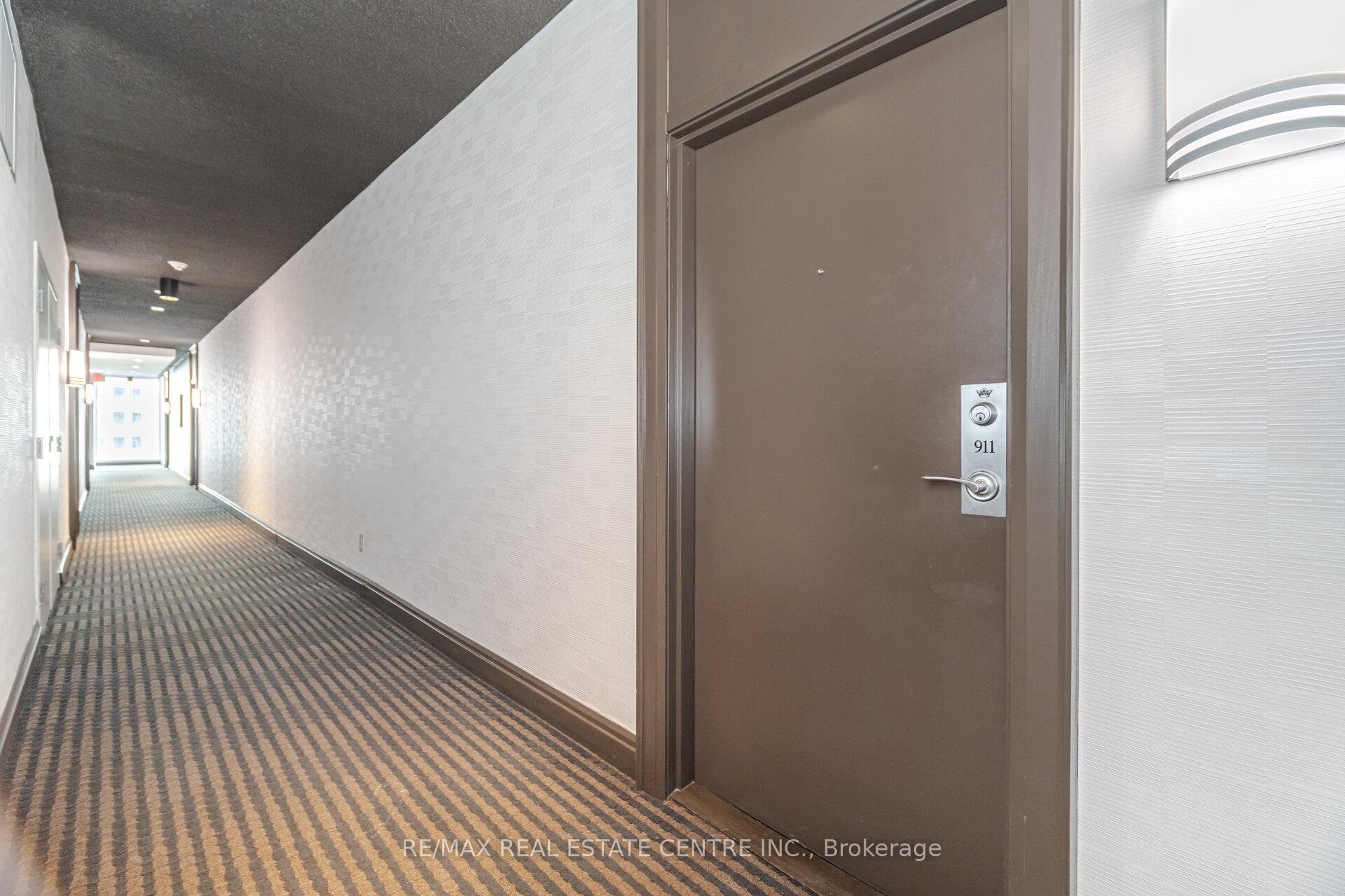 2 Bedrooms Condo at 5 Marine Parade,  Toronto For sale