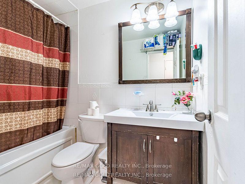 3 Bedrooms Condo at 3555 Derry, Mississauga For sale