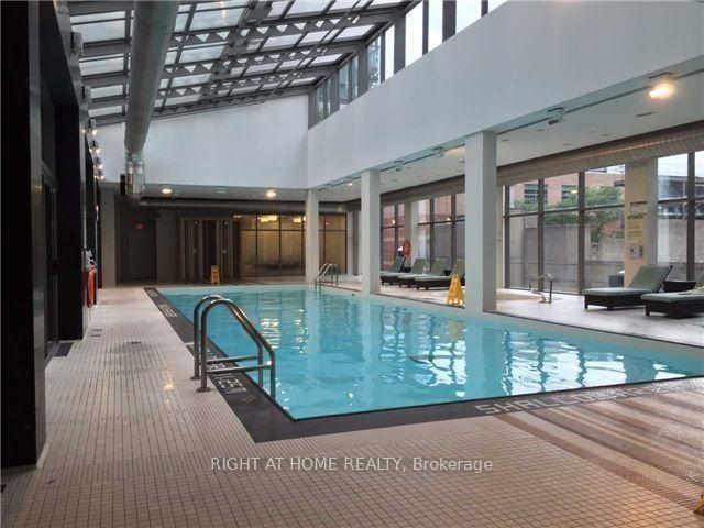 2 Bedrooms Condo at 38 Grenville,  Toronto For sale