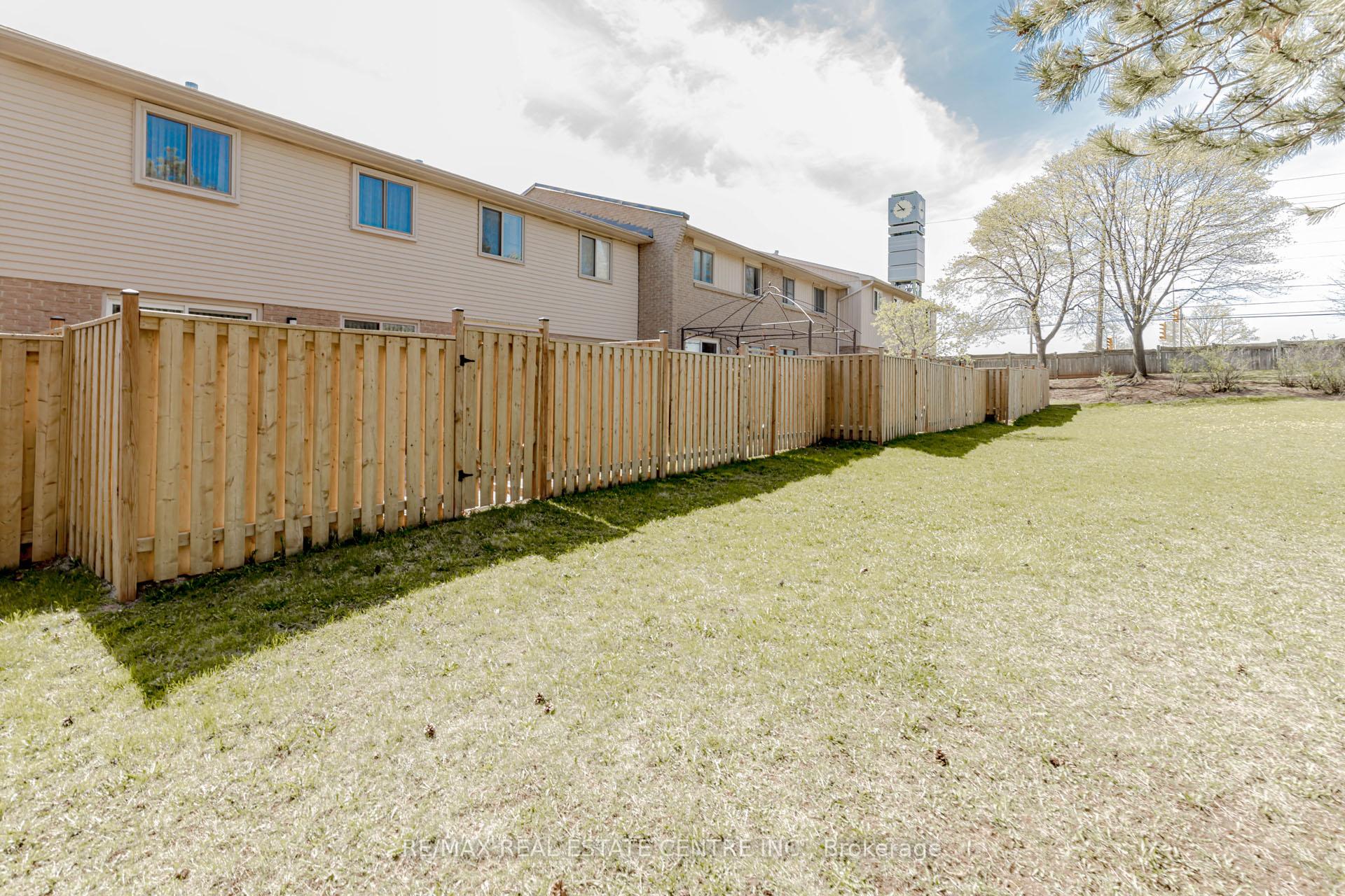 3 Bedrooms Condo at 1526 Lancaster,  Oakville For sale