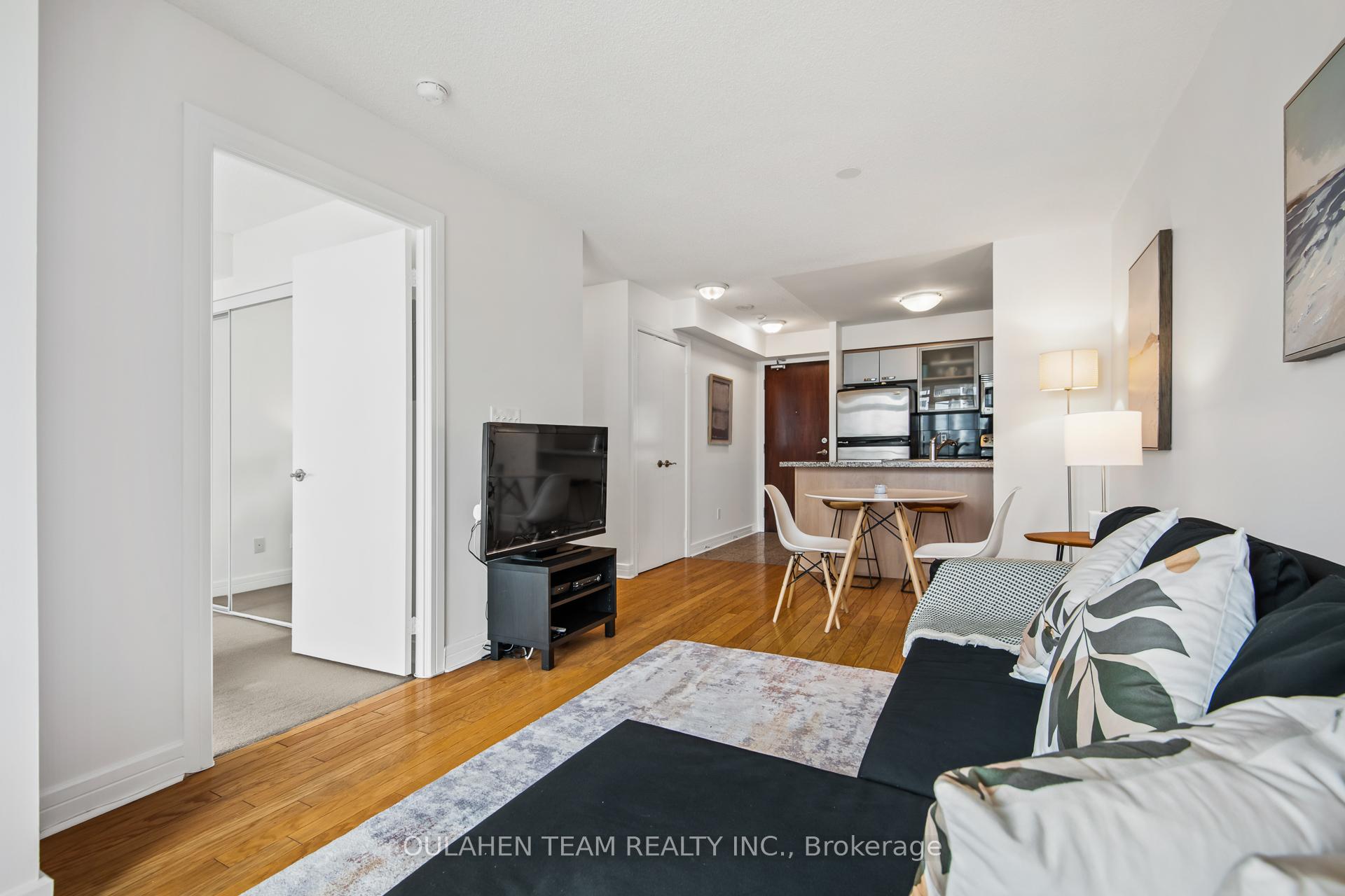 1 Bedroom Condo at 16 Harrison Garden, Toronto For sale