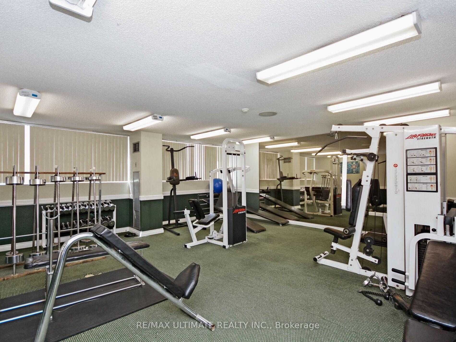 3 Bedrooms Condo at 3700 Kaneff, Mississauga For sale