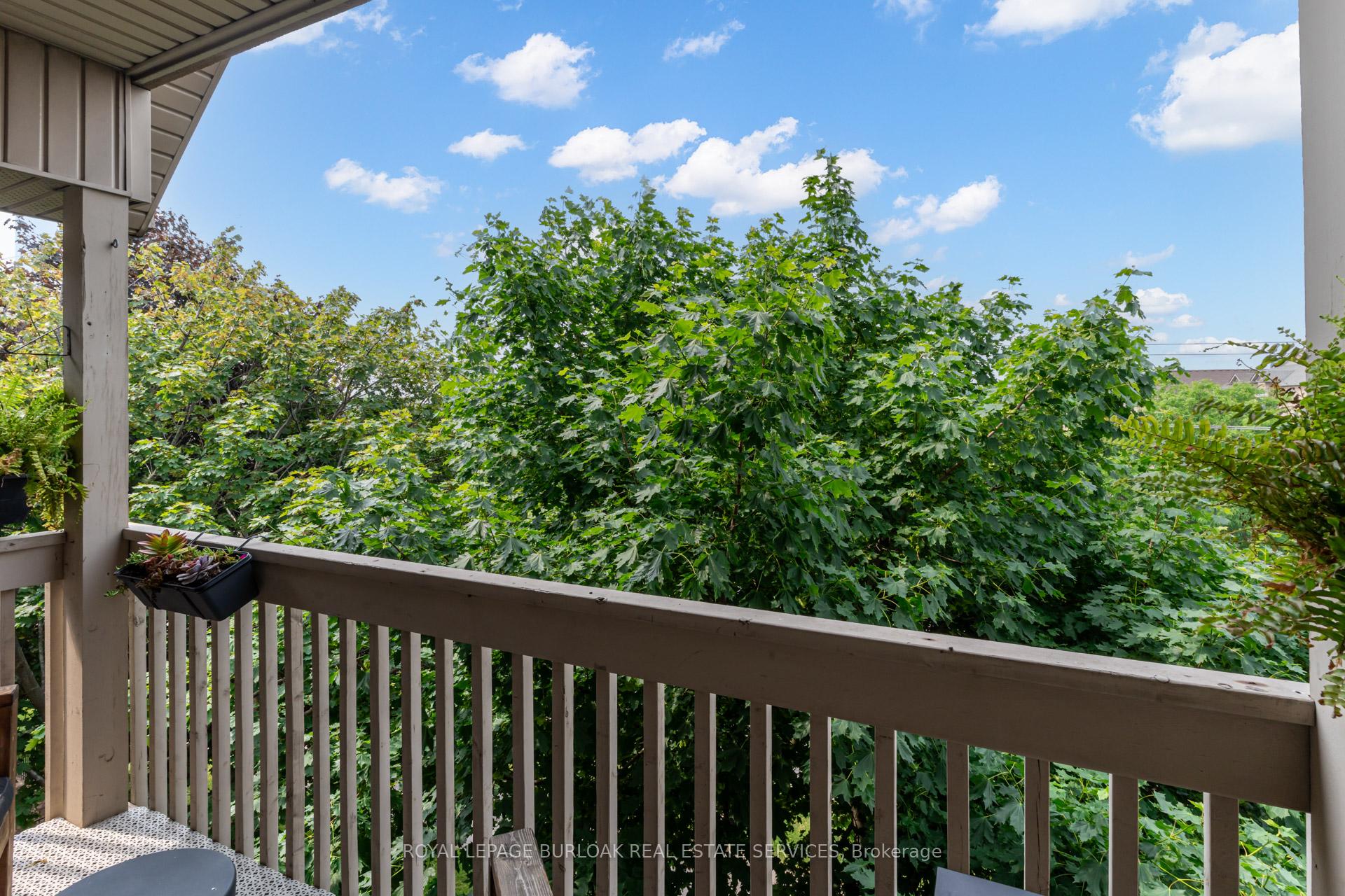 2 Bedrooms Condo at 4003 Kilmer, Burlington For sale