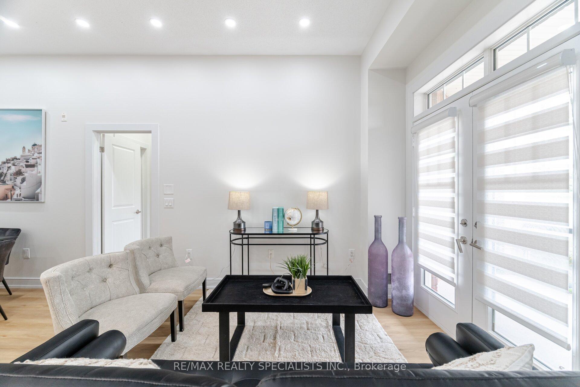 2 Bedrooms Condo at 2326 TAUNTON, Oakville For sale