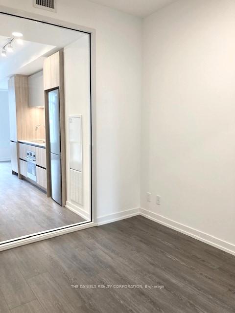 2 Bedrooms Condo at 8 Beverley Glen,  Vaughan For sale