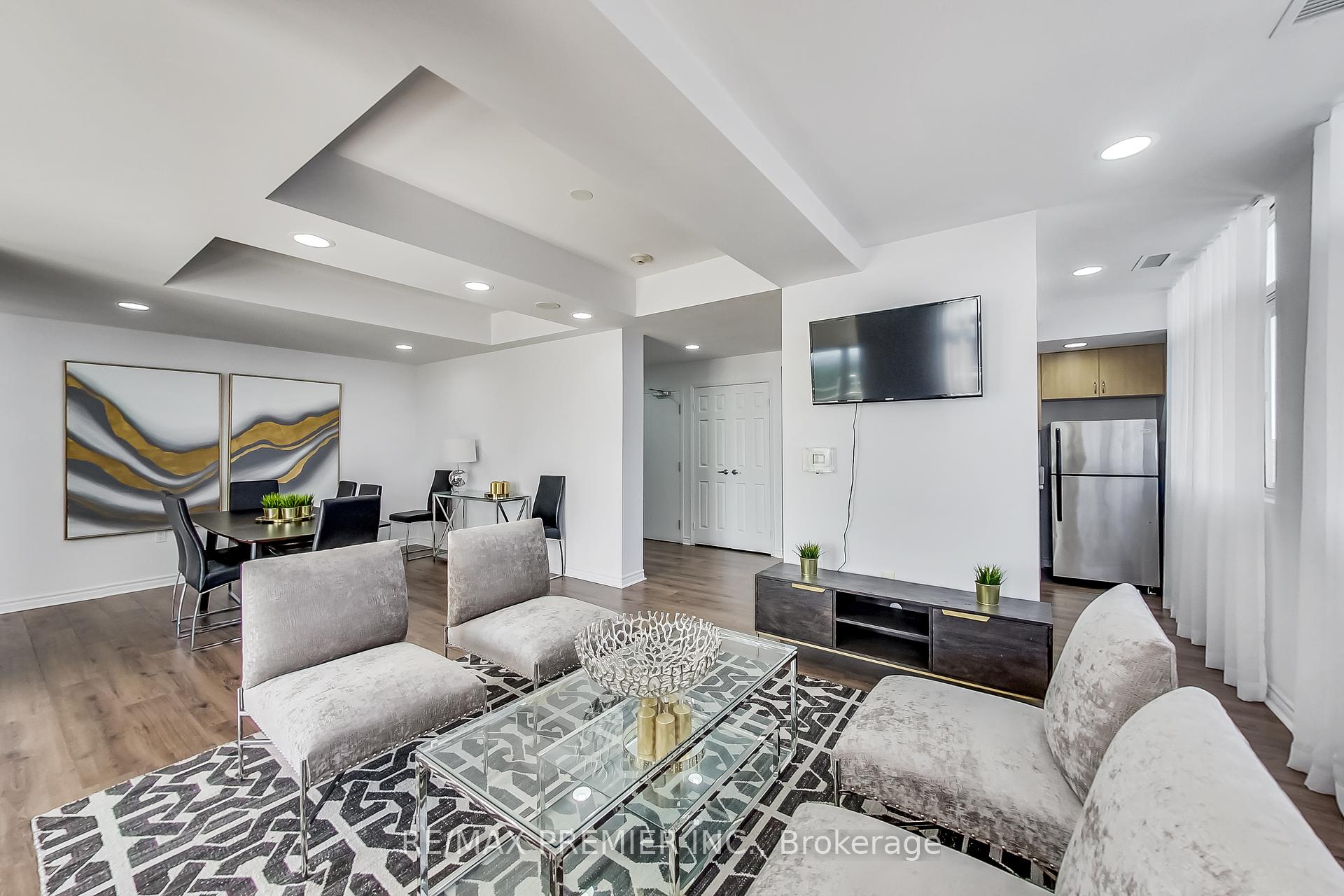 3 Bedrooms Condo at 15 Maplewood, Toronto For sale