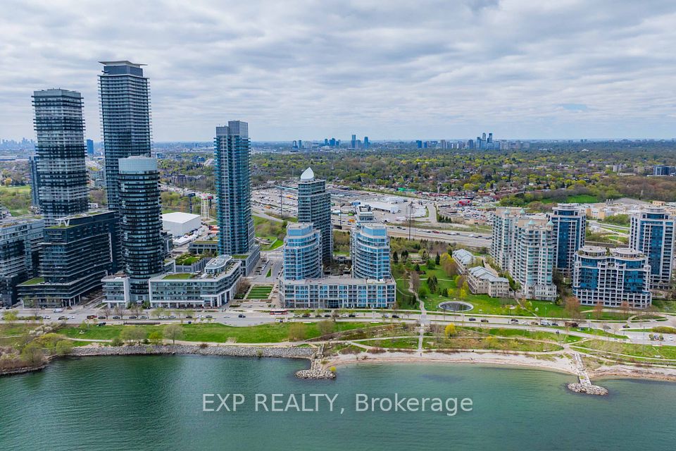 2119 Lakeshore