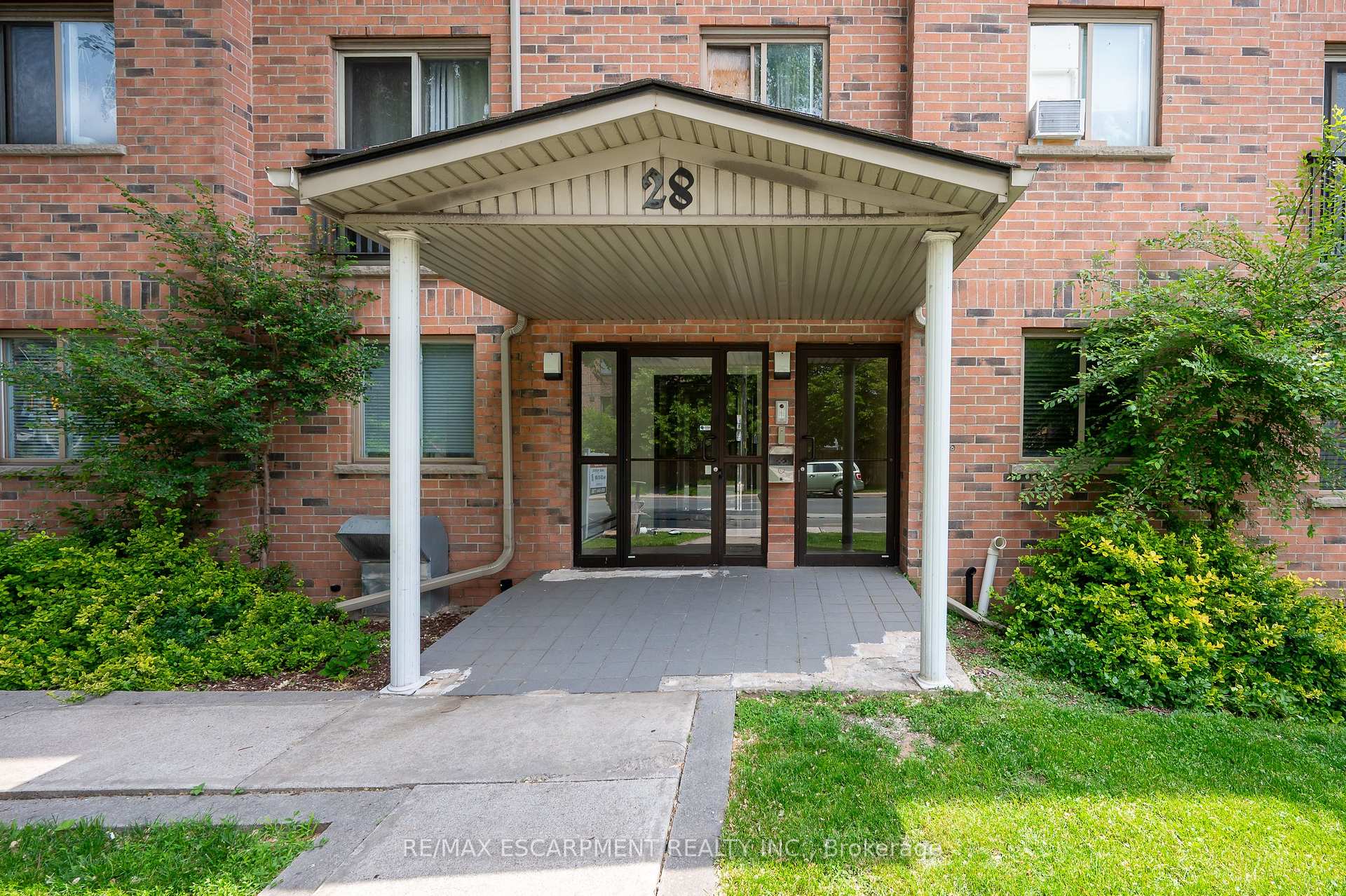 2 Bedrooms Condo at 28 Victoria, Hamilton For sale
