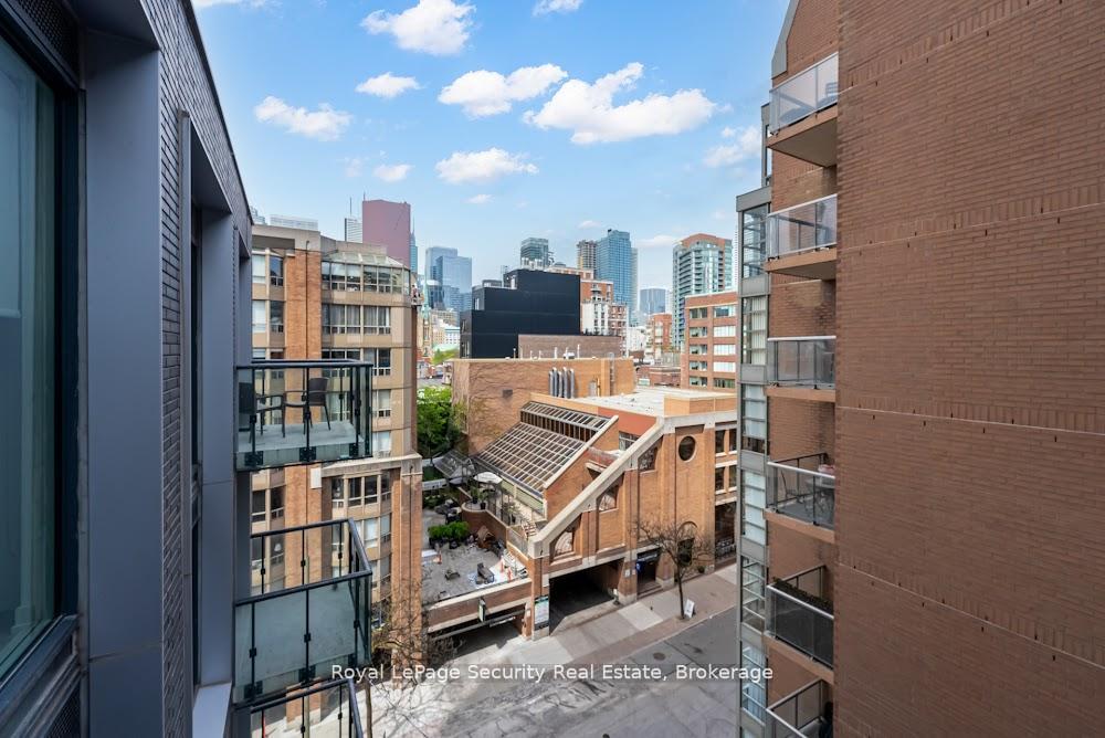 1 Bedroom Condo at 158 Front, Toronto For sale