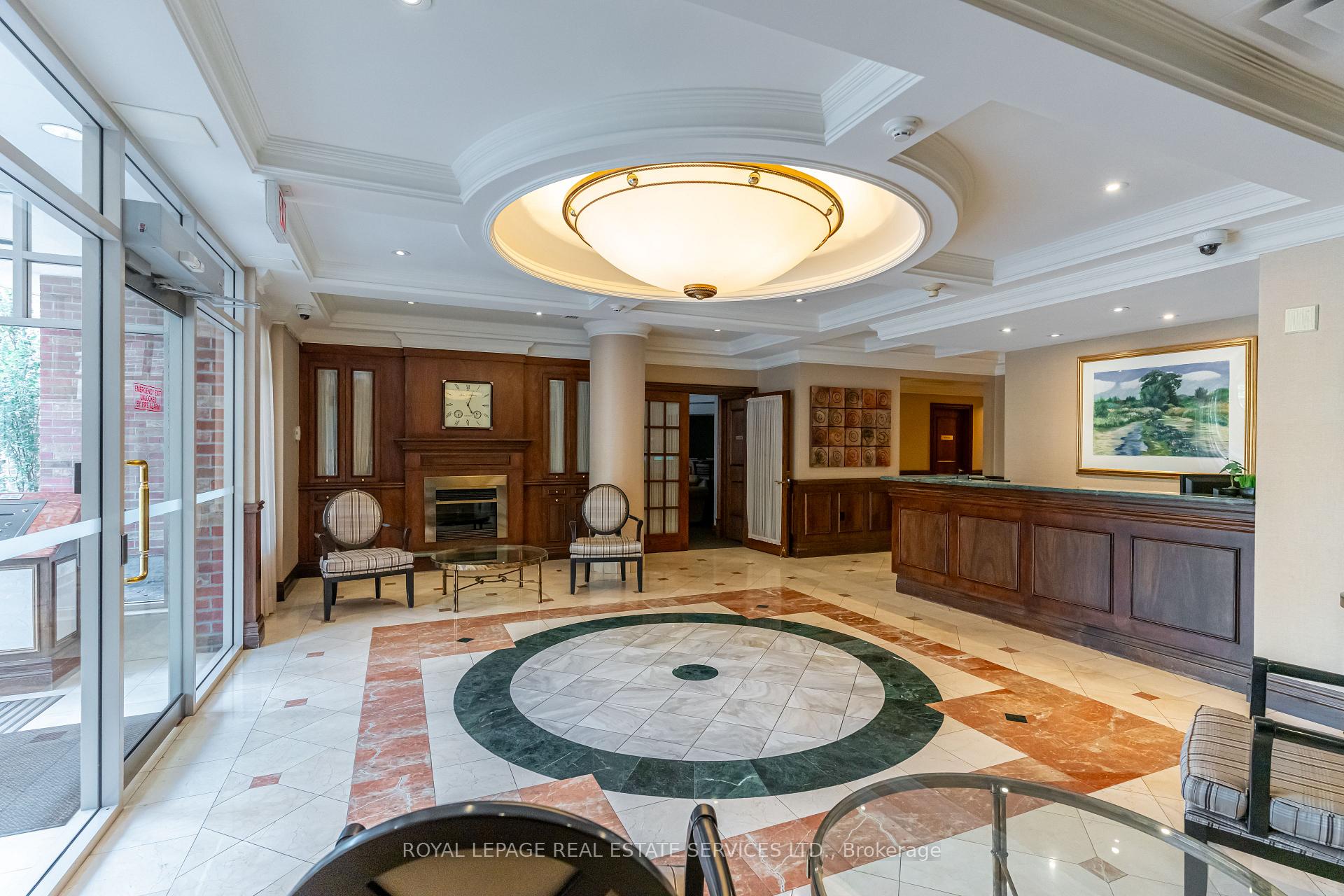 2 Bedrooms Condo at 10 Old Mill,  Toronto For sale