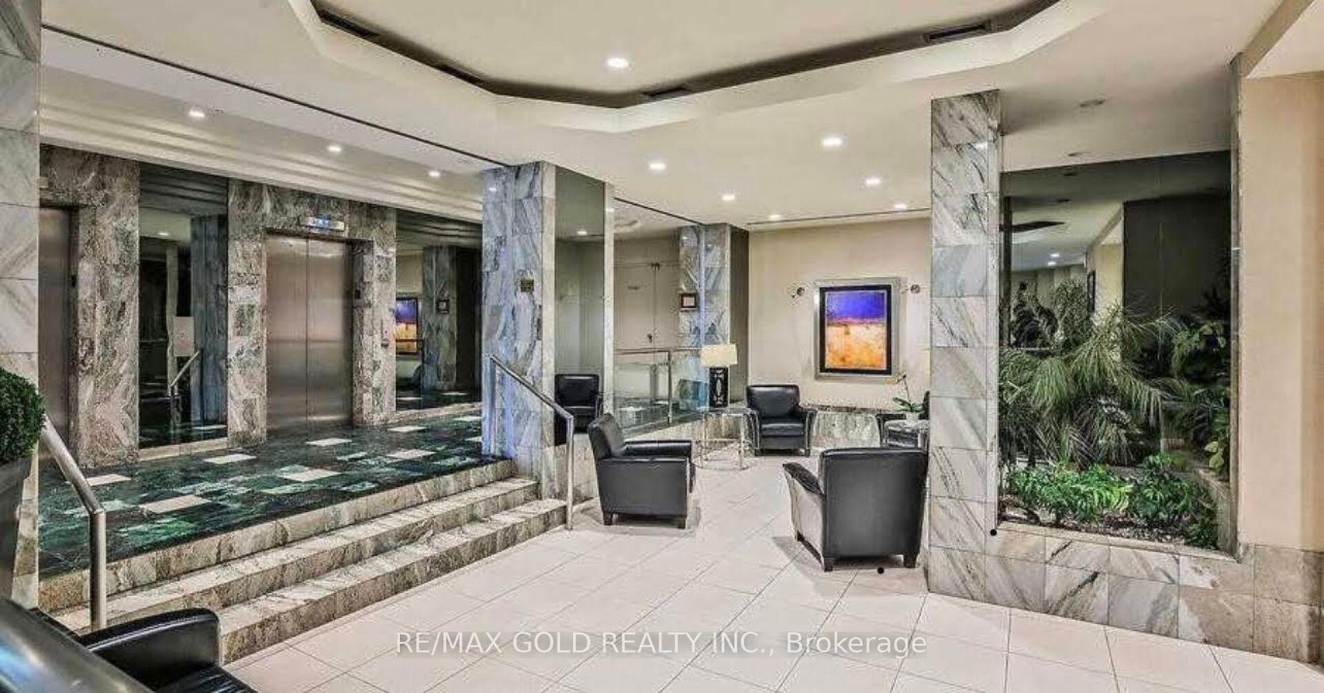 3 Bedrooms Condo at 4460 Tucana, Mississauga For sale