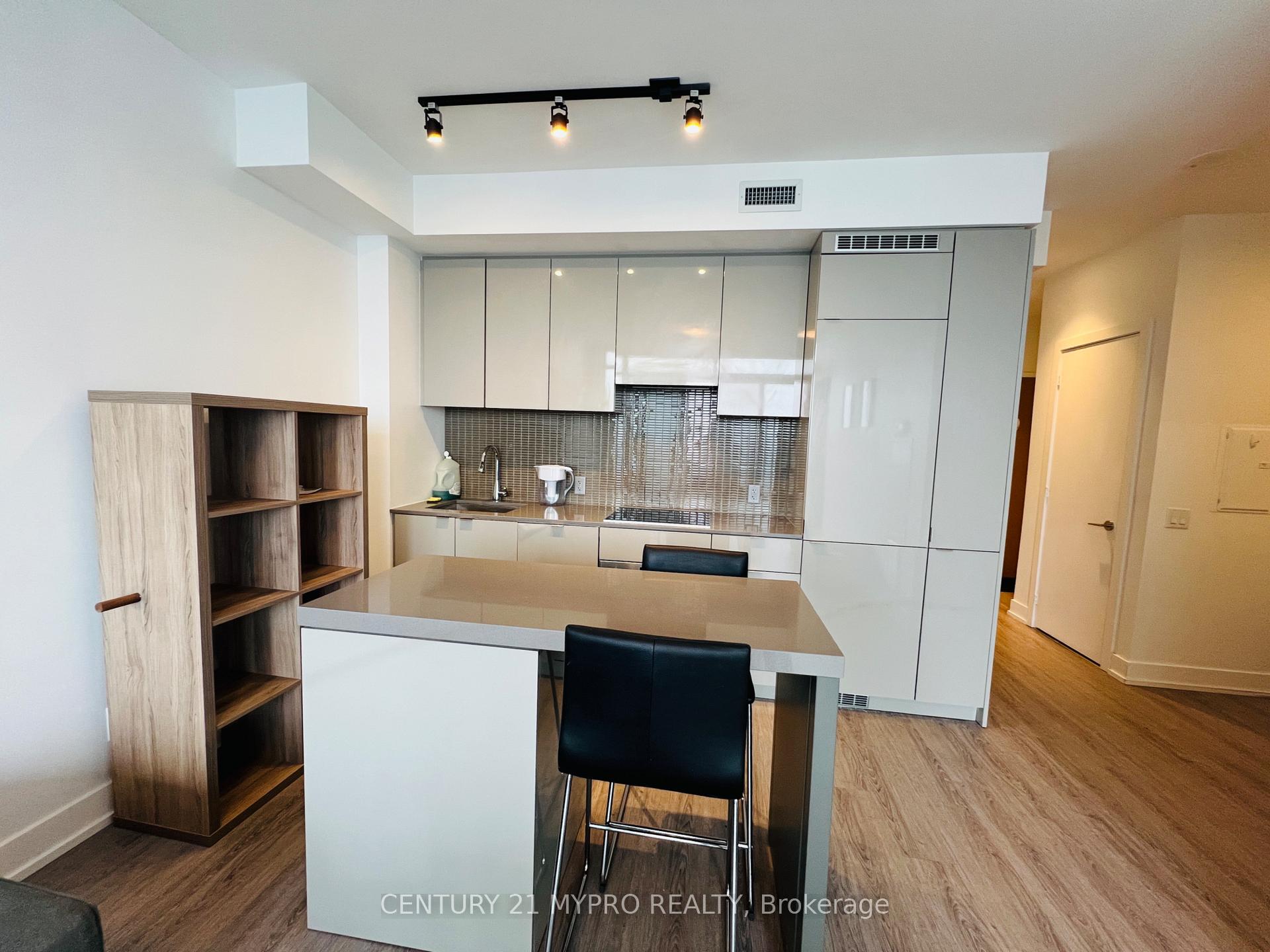 2 Bedrooms Condo at 7 Grenville, Toronto For sale