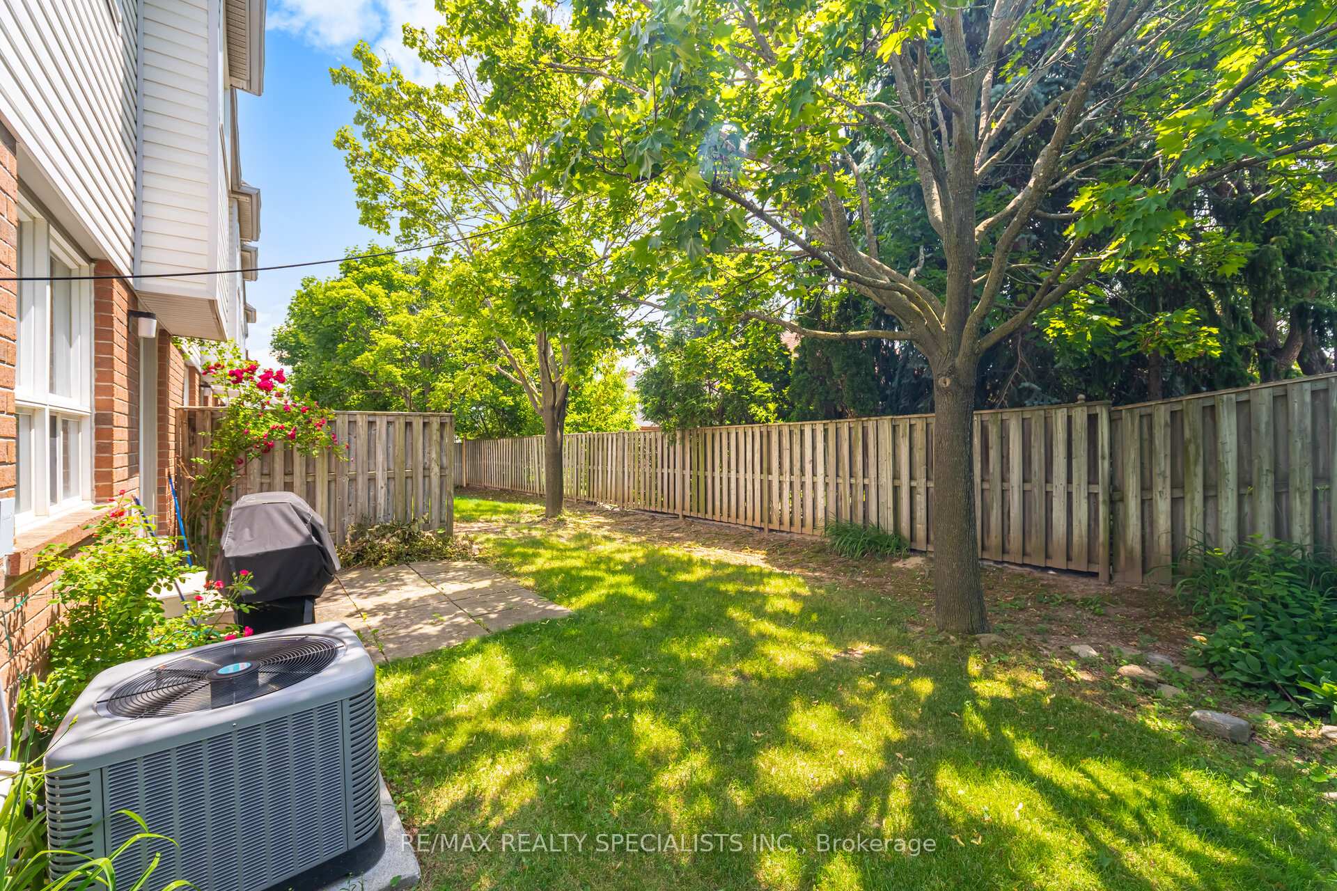 4 Bedrooms Condo at 5230 Glen Erin, Mississauga For sale