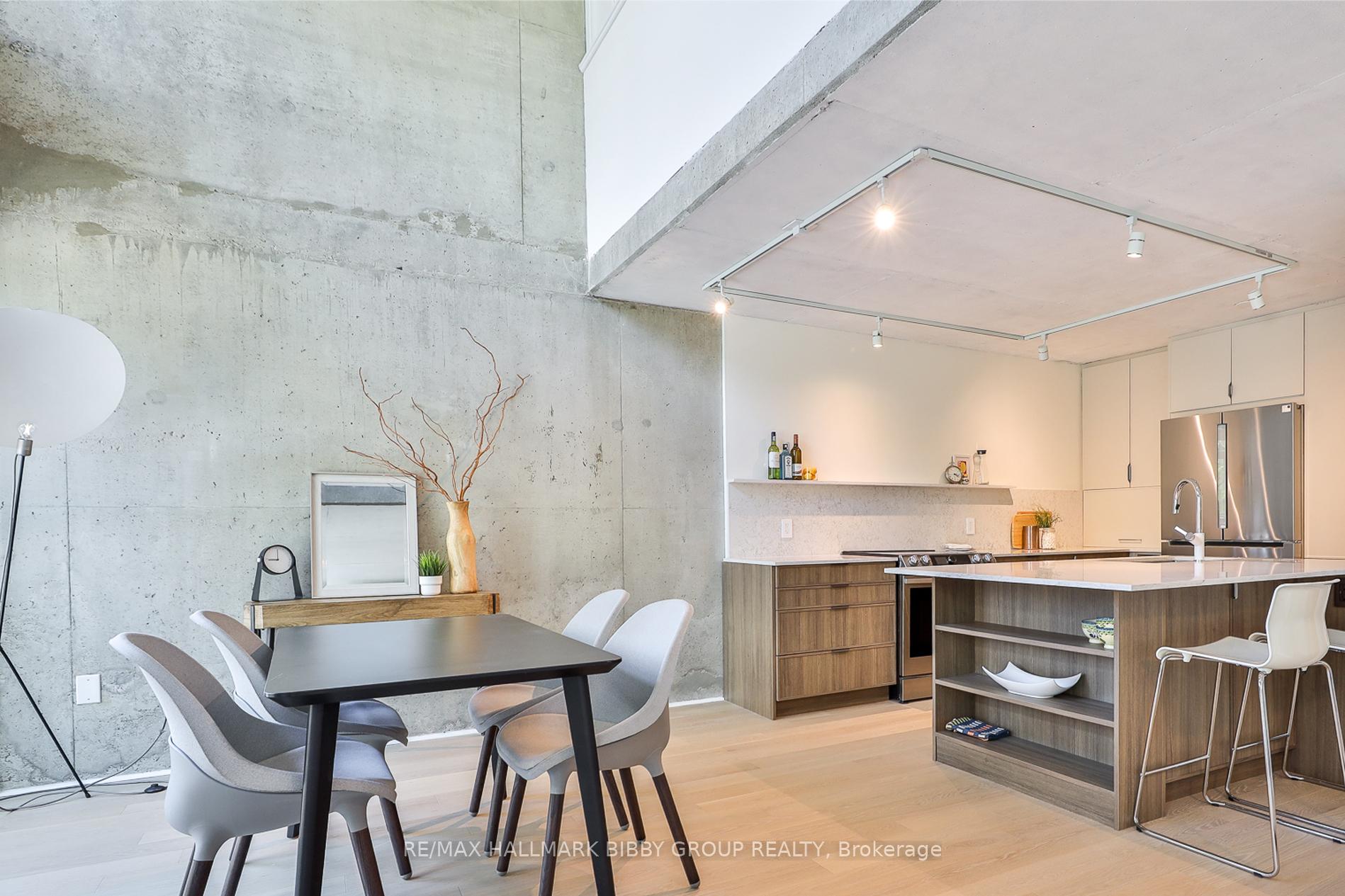 2 Bedrooms Condo at 954 King, Toronto For sale