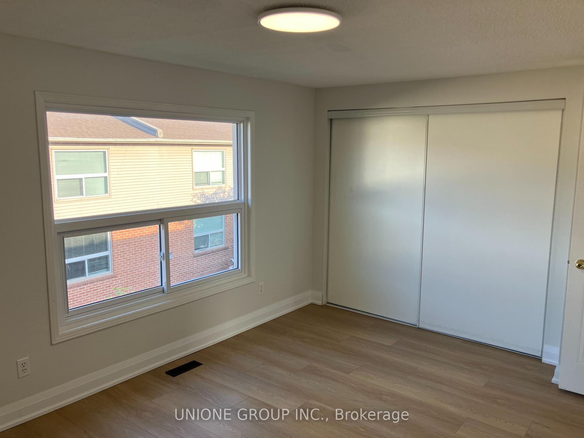 3 Bedrooms Condo at 1570 Reeves, Oakville For sale