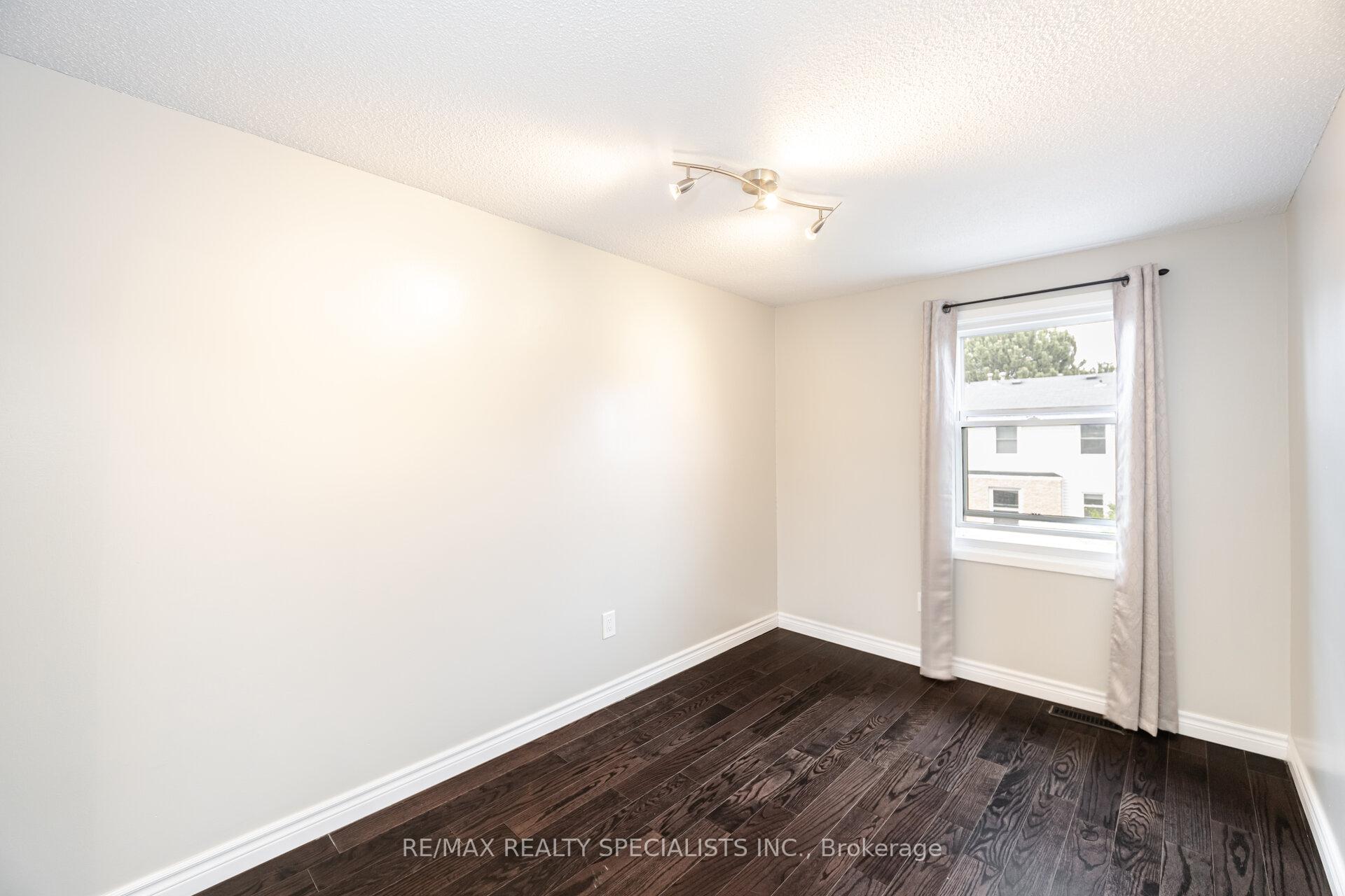 3 Bedrooms Condo at 2440 Bromsgrove, Mississauga For sale