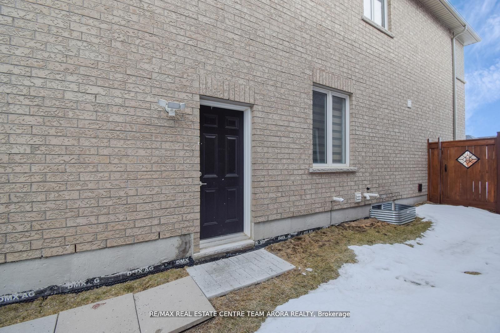 38 Rosewell Crescent