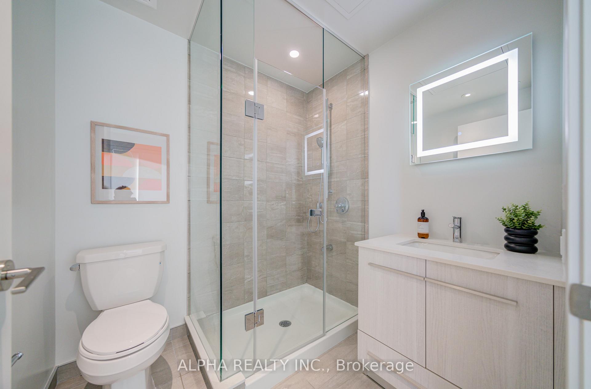 2 Bedrooms Condo at 8 Cumberland,  Toronto For sale