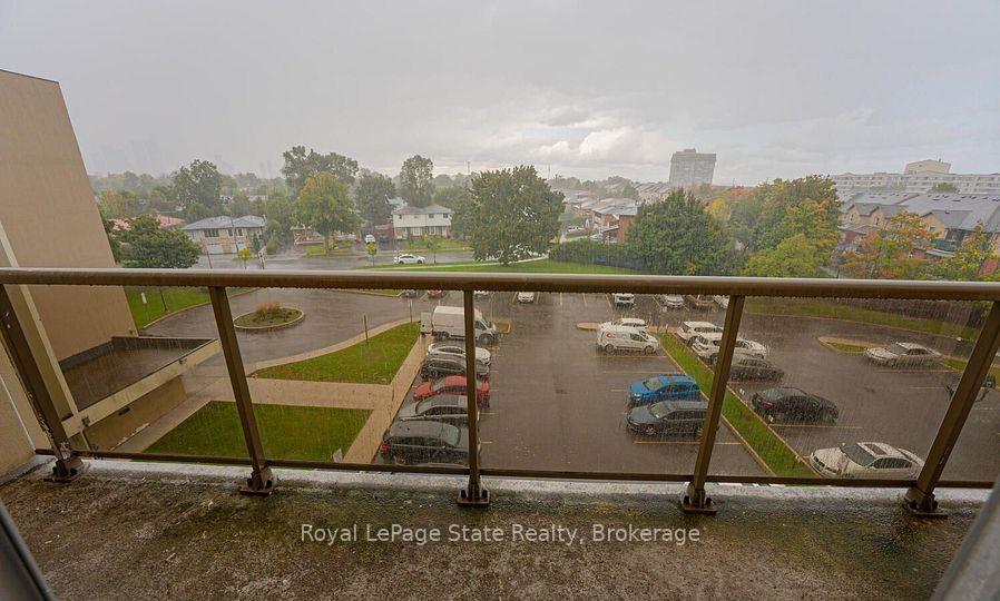 3 Bedrooms Condo at 1050 Stainton,  Mississauga For sale