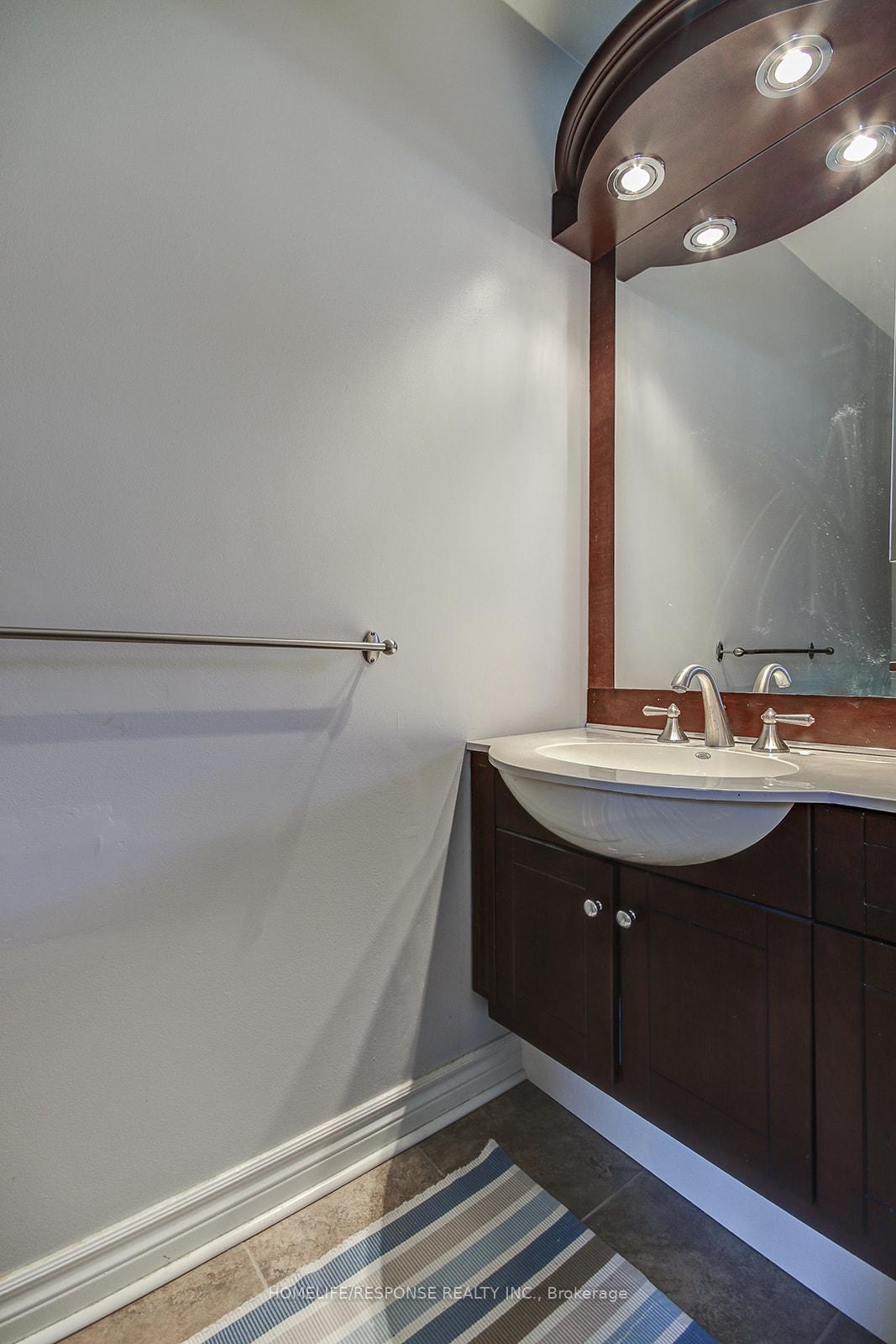 3 Bedrooms Condo at 2120 RATHBURN, Mississauga For sale