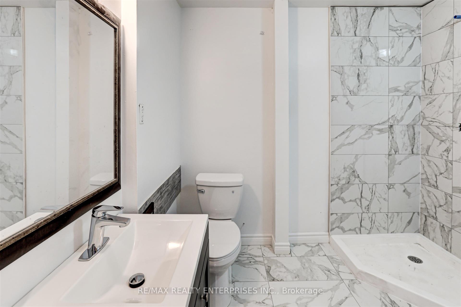 3 Bedrooms Condo at 2001 Bonnymede, Mississauga For sale