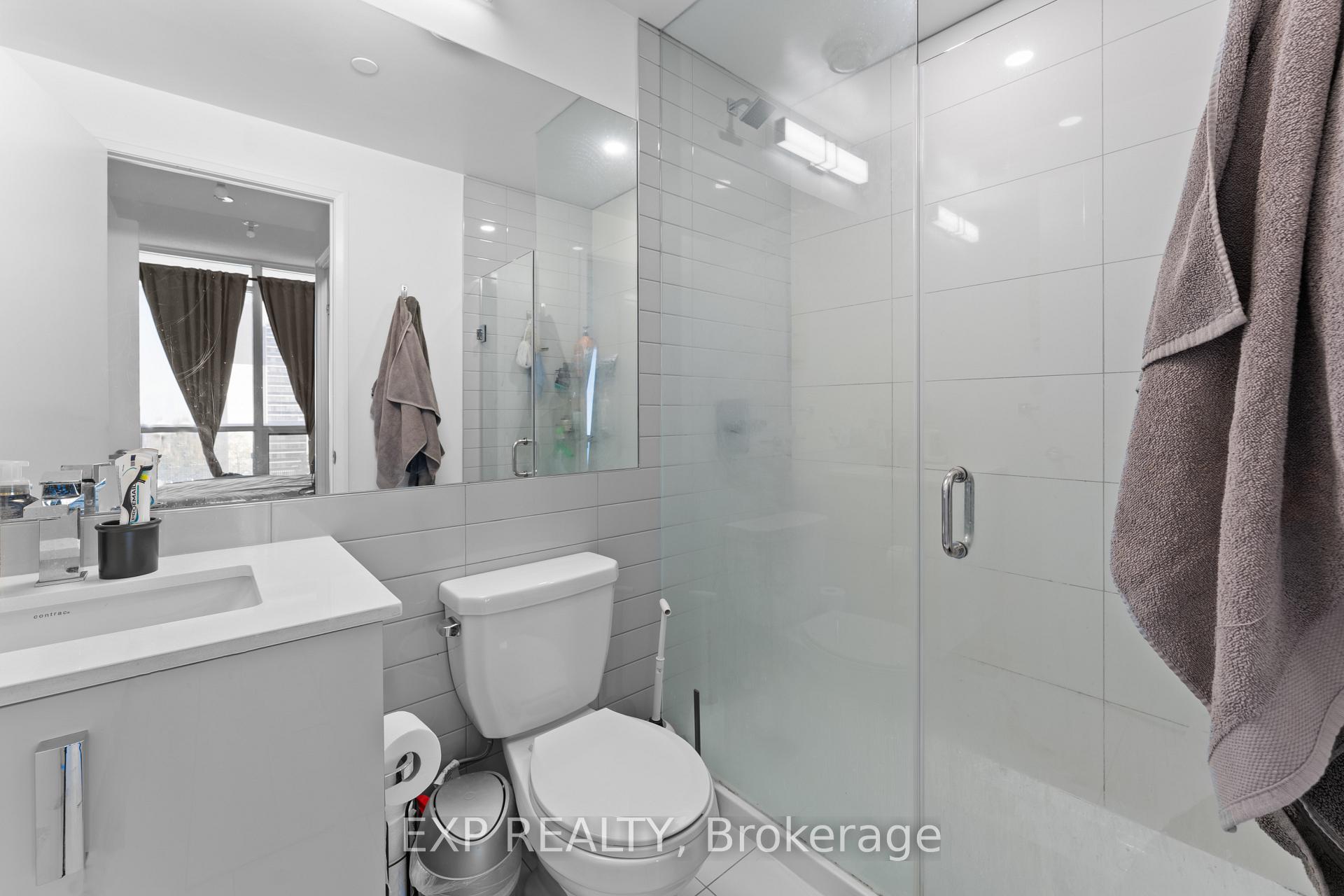 2 Bedrooms Condo at 30 Gibbs, Toronto For sale